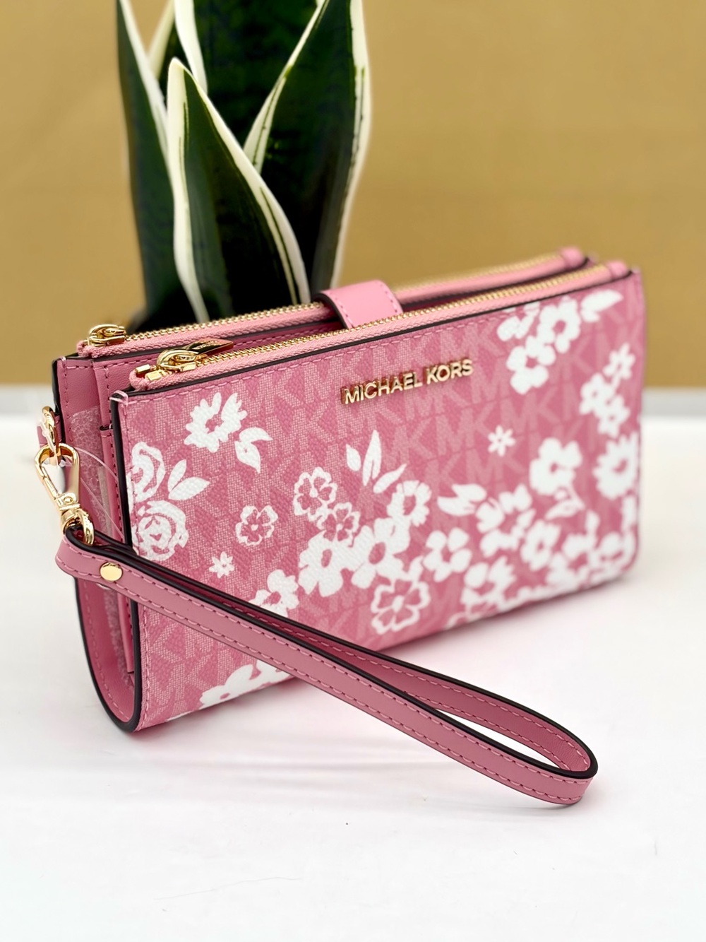 MICHAEL KORS Jet Set Travel Large Printed Signature Logo Wristlet Wallet
